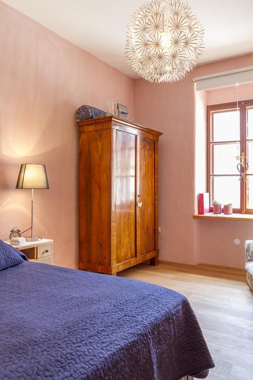 Unser Rosa Haus Fuer Sie Rust Chambre photo