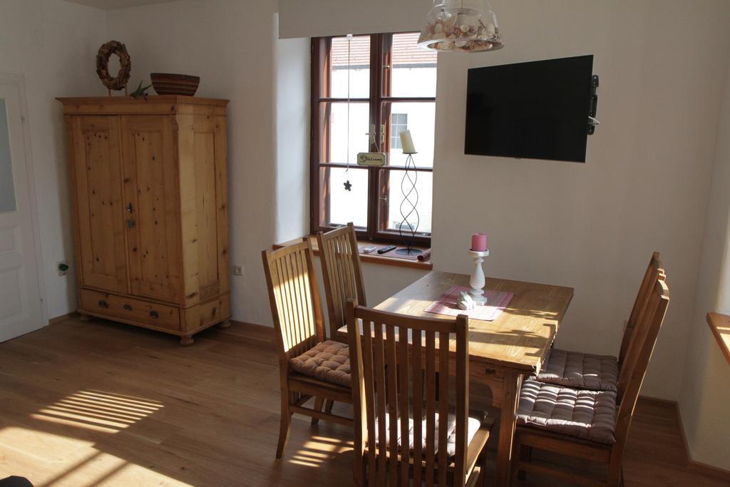 Unser Rosa Haus Fuer Sie Rust Chambre photo